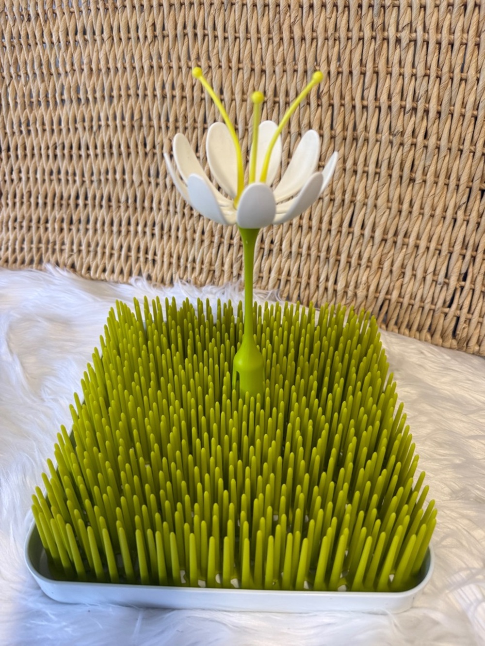 Boon Green Grass Bottle Drying Rack with White Flower Stem For Glasses Too